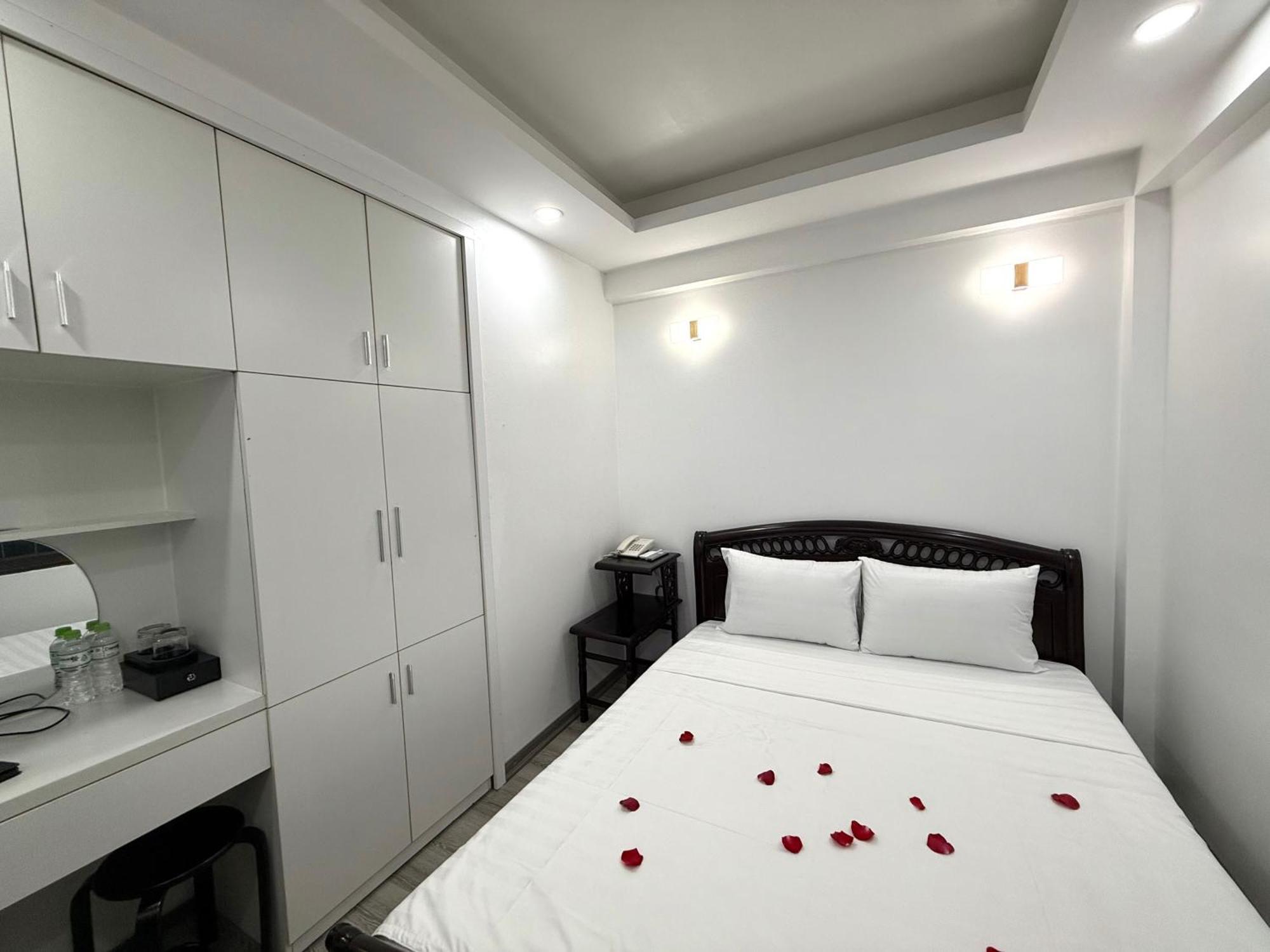 The Queen Hotel & Spa 2 Hanoi Exterior photo